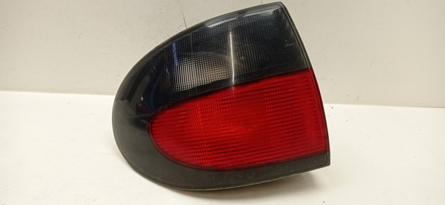 Lanterna traseira esquerda externa 7700838530 RENAULT