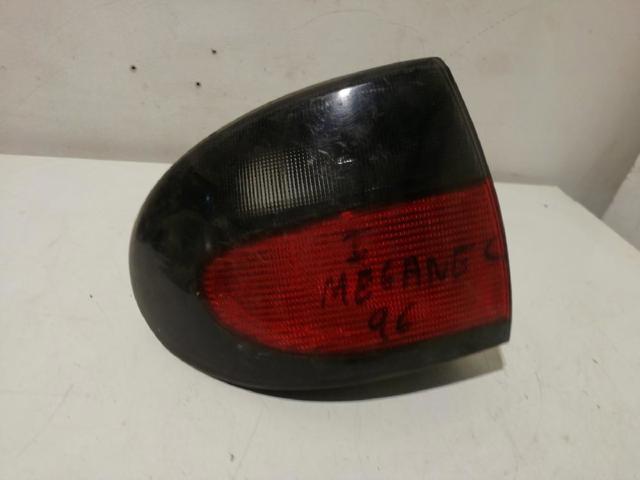 Lanterna traseira esquerda externa 7700838530 RENAULT