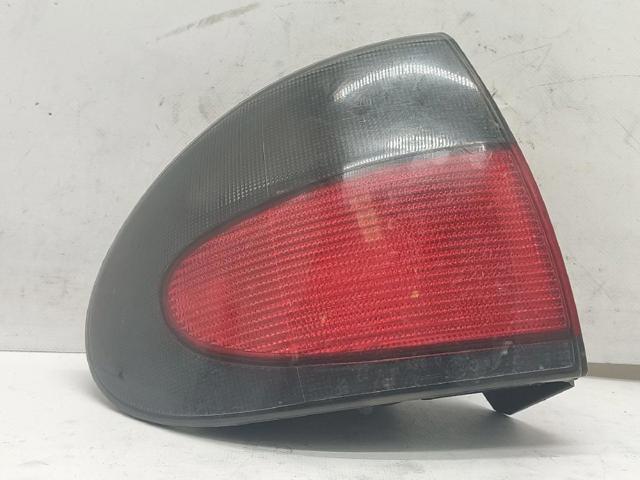 Lanterna traseira esquerda externa 7700838530 RENAULT