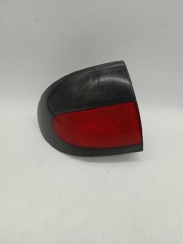 Lanterna traseira esquerda externa 7700838530 RENAULT
