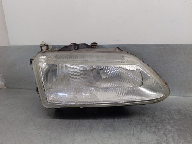 Luz direita 7701038264 RENAULT