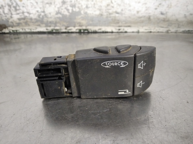 7701049643 Renault (RVI)