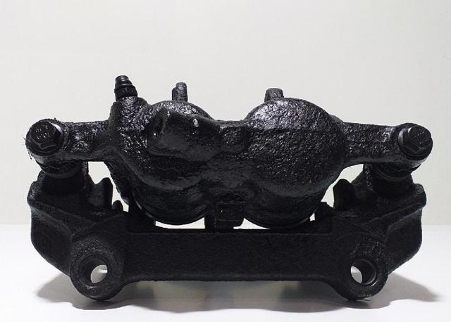 Suporte do freio dianteiro esquerdo 7701050919 NISSAN
