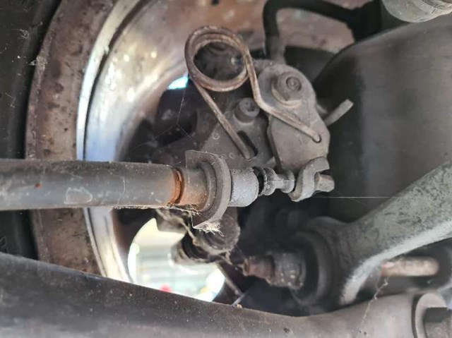Suporte do freio traseiro esquerdo 77364538 FIAT