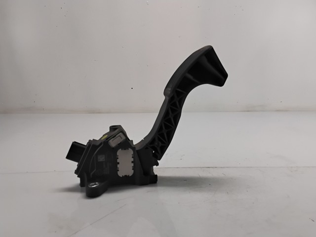 781100W040 Toyota