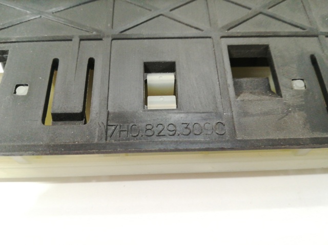 Puxador interno de tampa de porta-malas (de 3ª/5ª porta traseira) 7H0829309C VAG