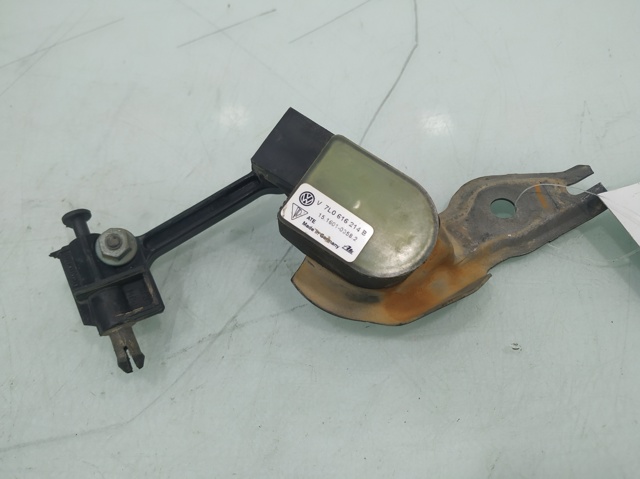 Sensor dianteiro direito do nível de posição de carroçaria 7L0616214B VAG