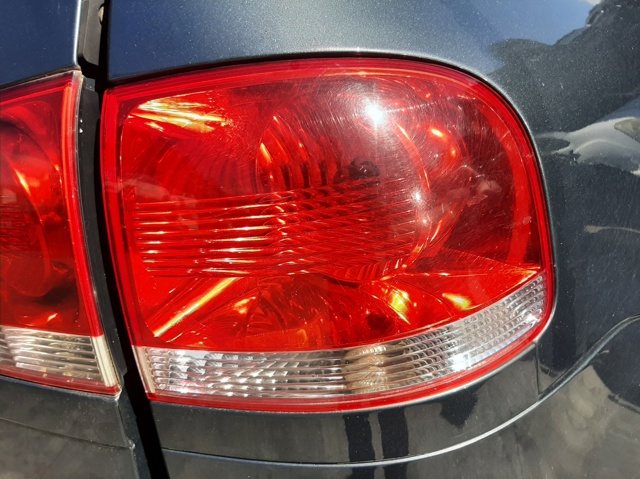 Lanterna traseira direita externa 7L6945096P VAG