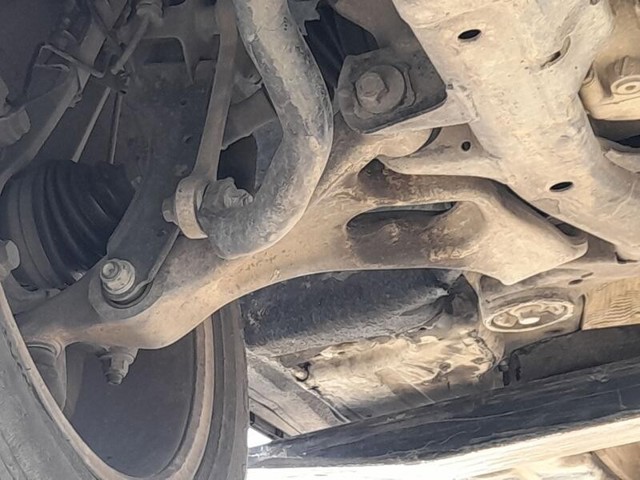Braço oscilante inferior direito de suspensão dianteira 7L8407152K VAG