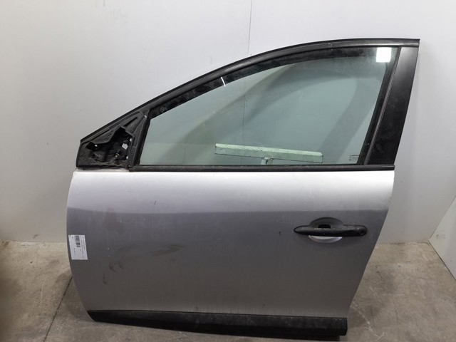 Porta dianteira esquerda 801015772R RENAULT