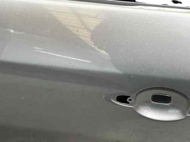 Porta dianteira esquerda 801016886R RENAULT