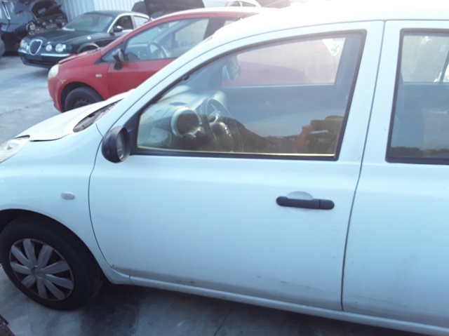 Porta dianteira esquerda 80101AX130 NISSAN