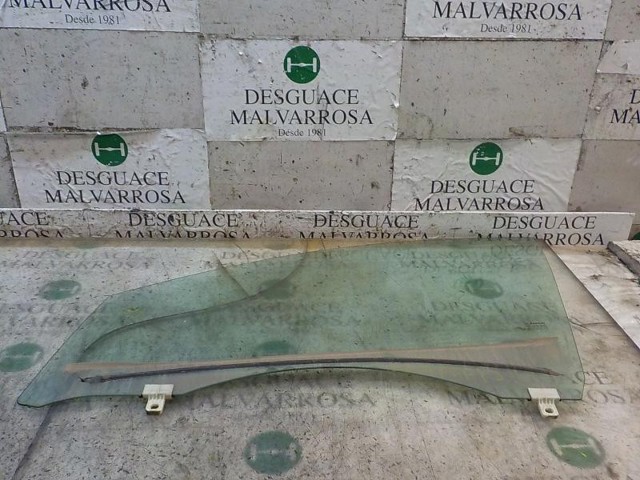 Vidro da porta dianteira esquerda 803012464R RENAULT