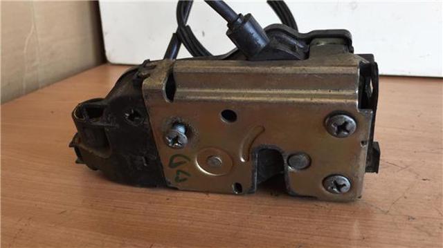 Fecho da porta dianteira direita 80500AV600 NISSAN
