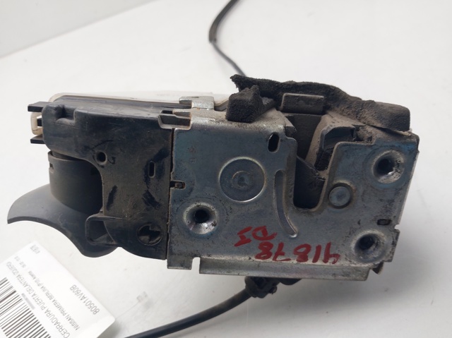 Fecho da porta dianteira esquerda para Nissan Primera P12