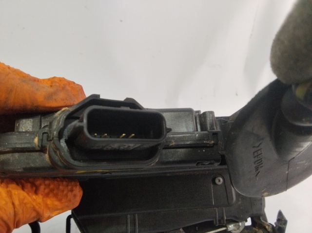 Fecho da porta dianteira direita 805022764R RENAULT