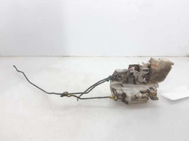 Fecho da porta dianteira direita 805025P01A NISSAN