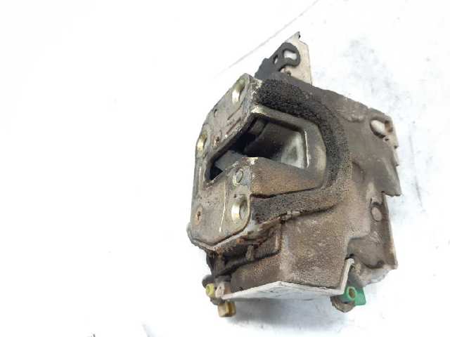 Fecho da porta dianteira direita 805025P01A NISSAN