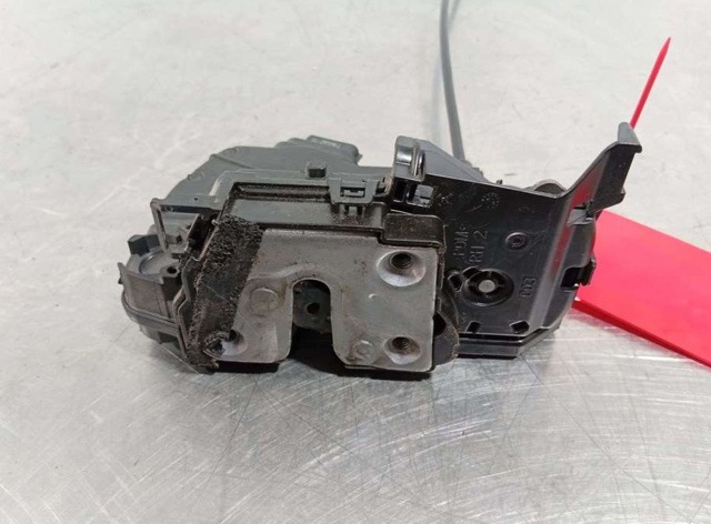 Fecho da porta dianteira direita 805027088R RENAULT