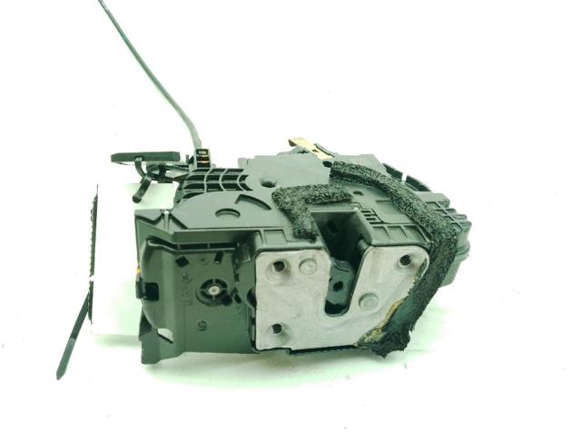 Fecho da porta dianteira direita 805027088R RENAULT