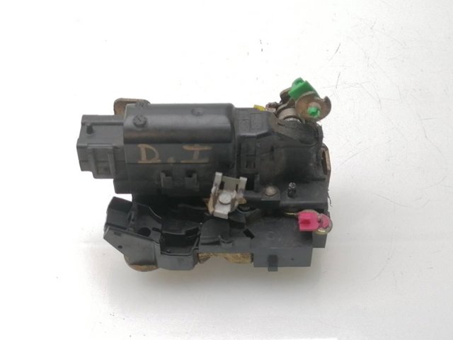 Fecho da porta dianteira esquerda 8050300Q0B NISSAN