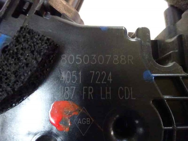 Fecho da porta dianteira esquerda 805030788R RENAULT