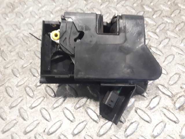 Fecho da porta dianteira esquerda 805039362R RENAULT