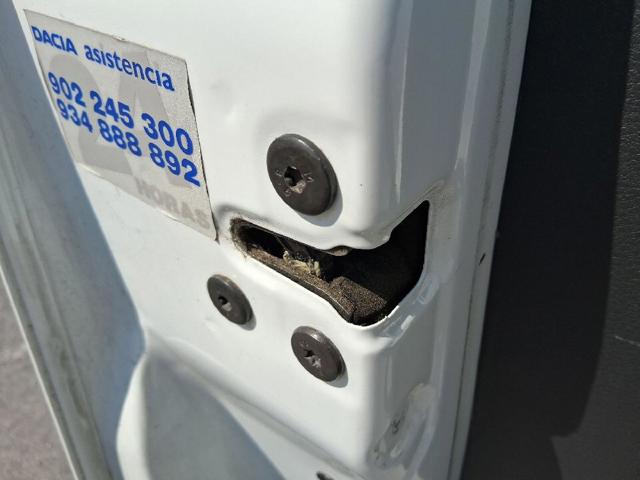 Fecho da porta dianteira esquerda 805039362R RENAULT