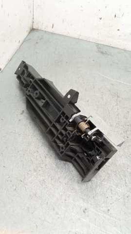Fecho da porta dianteira direita 8061021133 NISSAN