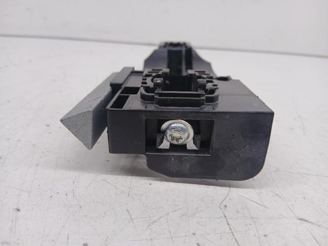 Fecho da porta dianteira direita 8061021133 NISSAN
