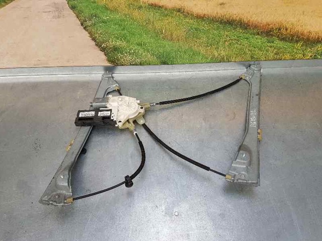 Mecanismo de acionamento de vidro da porta dianteira direita 807000002R RENAULT
