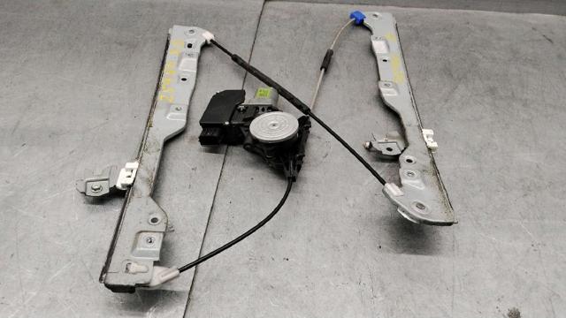Mecanismo de acionamento de vidro da porta dianteira direita 807207736R RENAULT