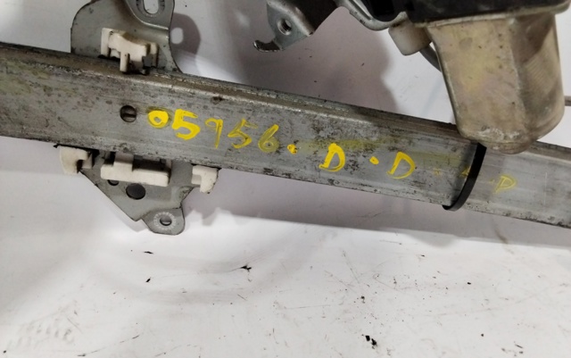 Mecanismo de acionamento de vidro da porta dianteira direita 807208H300 NISSAN