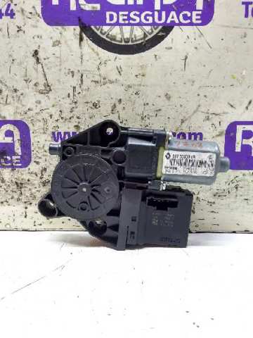 Motor de acionamento de vidro da porta dianteira direita 807300004R RENAULT