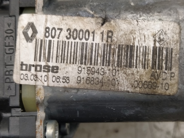 Mecanismo de acionamento de vidro da porta dianteira direita 807300011R RENAULT