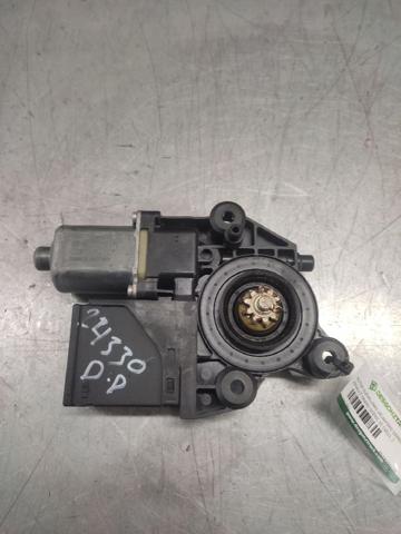 Mecanismo de acionamento de vidro da porta dianteira direita 807300011R RENAULT