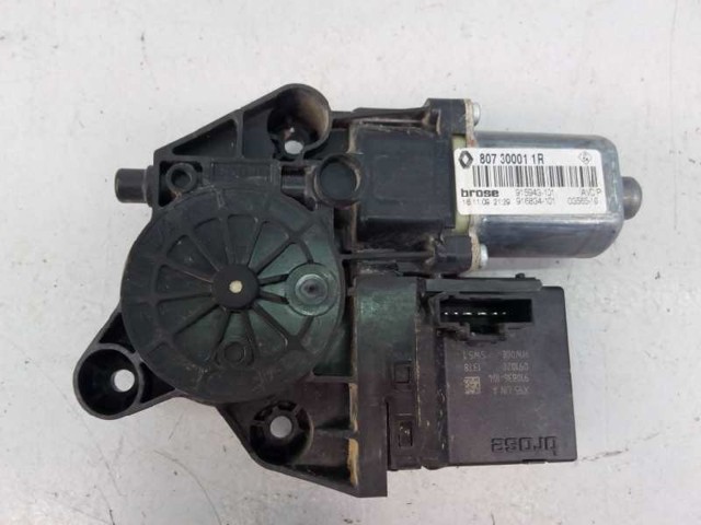 Mecanismo de acionamento de vidro da porta dianteira direita 807300011R RENAULT