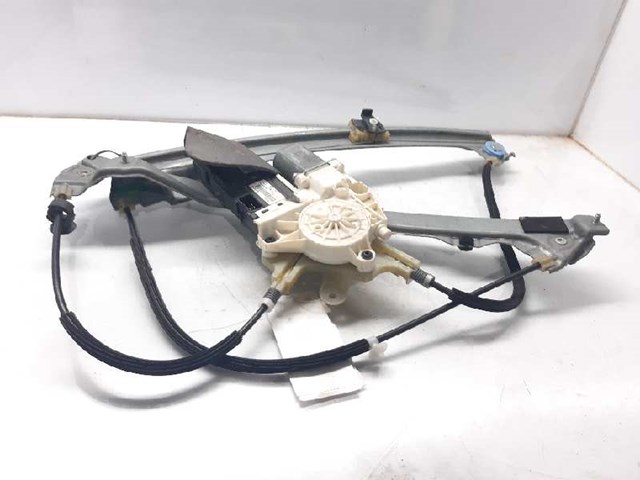 Motor de acionamento de vidro da porta dianteira direita 807307296R RENAULT