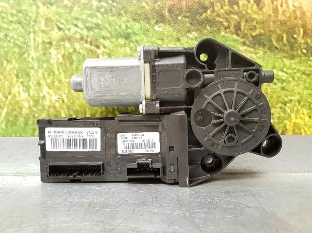 Motor de acionamento de vidro da porta dianteira esquerda 807310246R RENAULT