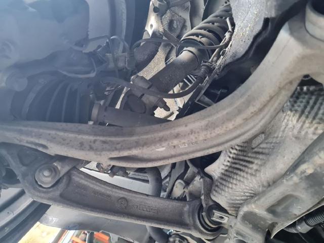 Braço oscilante inferior esquerdo de suspensão dianteira 80A407693D VAG