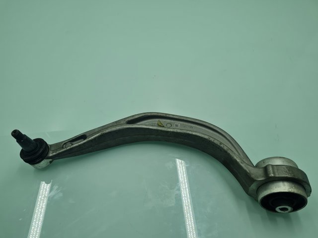 Braço oscilante inferior direito de suspensão dianteira 80A407696D VAG