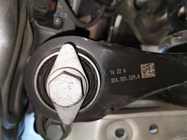 Braço oscilante transversal esquerdo de suspensão traseira 80A501529A VAG