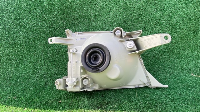 Luz esquerda 8105060060 TOYOTA