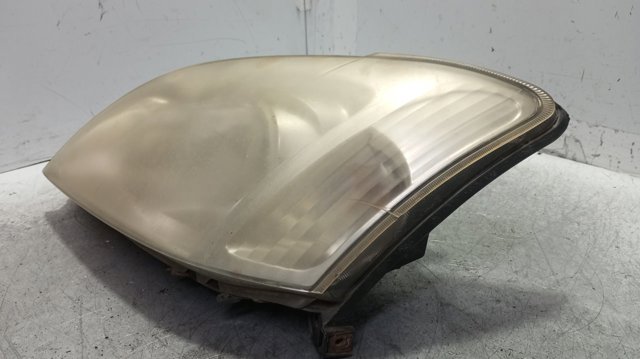 Luz esquerda 8115002150 TOYOTA