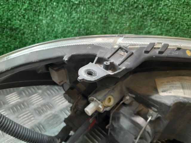Luz esquerda 811500215000 TOYOTA