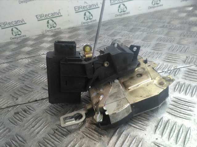Fecho da porta dianteira direita 8122204 BMW