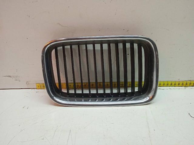 Grelha do radiador direita 8122238 BMW