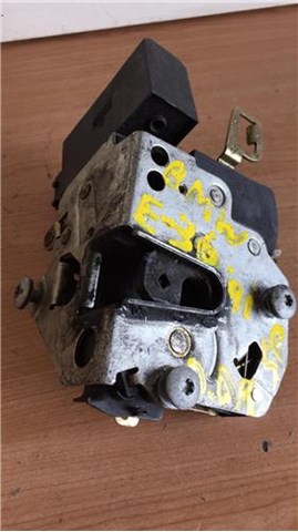 Fecho da porta dianteira direita 8122418 BMW