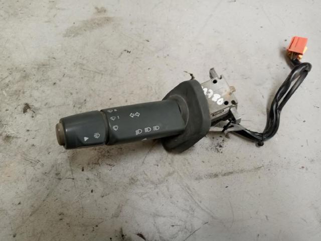 Comutador esquerdo instalado na coluna da direção 81255090144 MAN