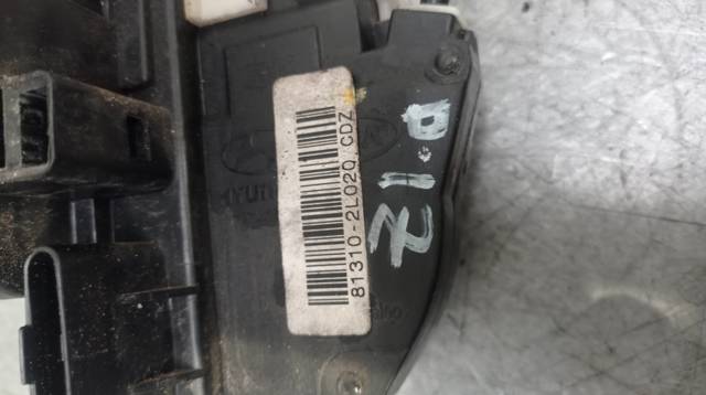 Fecho da porta dianteira esquerda 813102L020 HYUNDAI